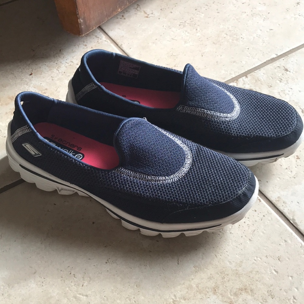 Navy sketchers Go walk 2